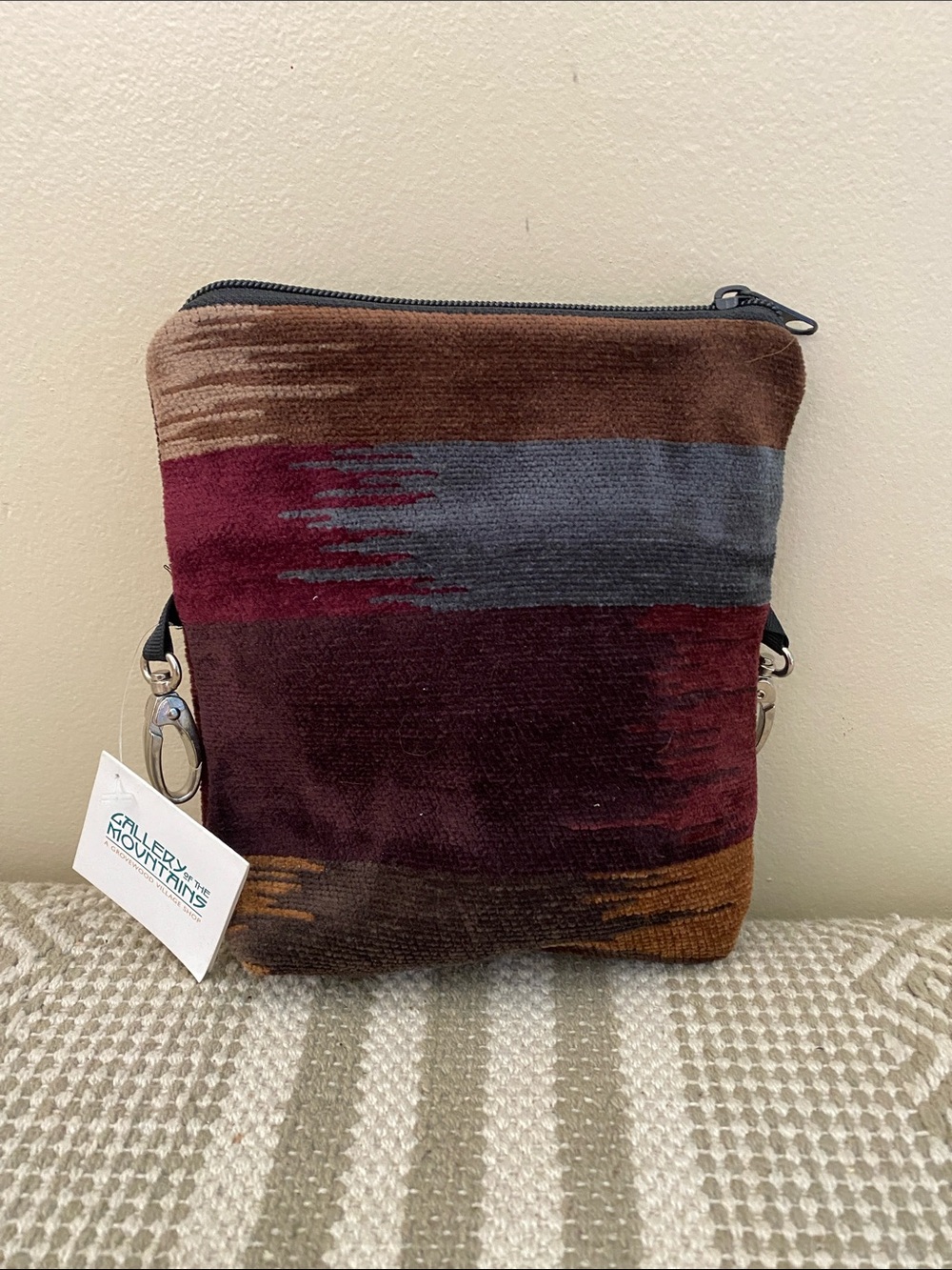 New! Gallery of the mountains Aztec boho tapestry belt loop Bag in Burgundy